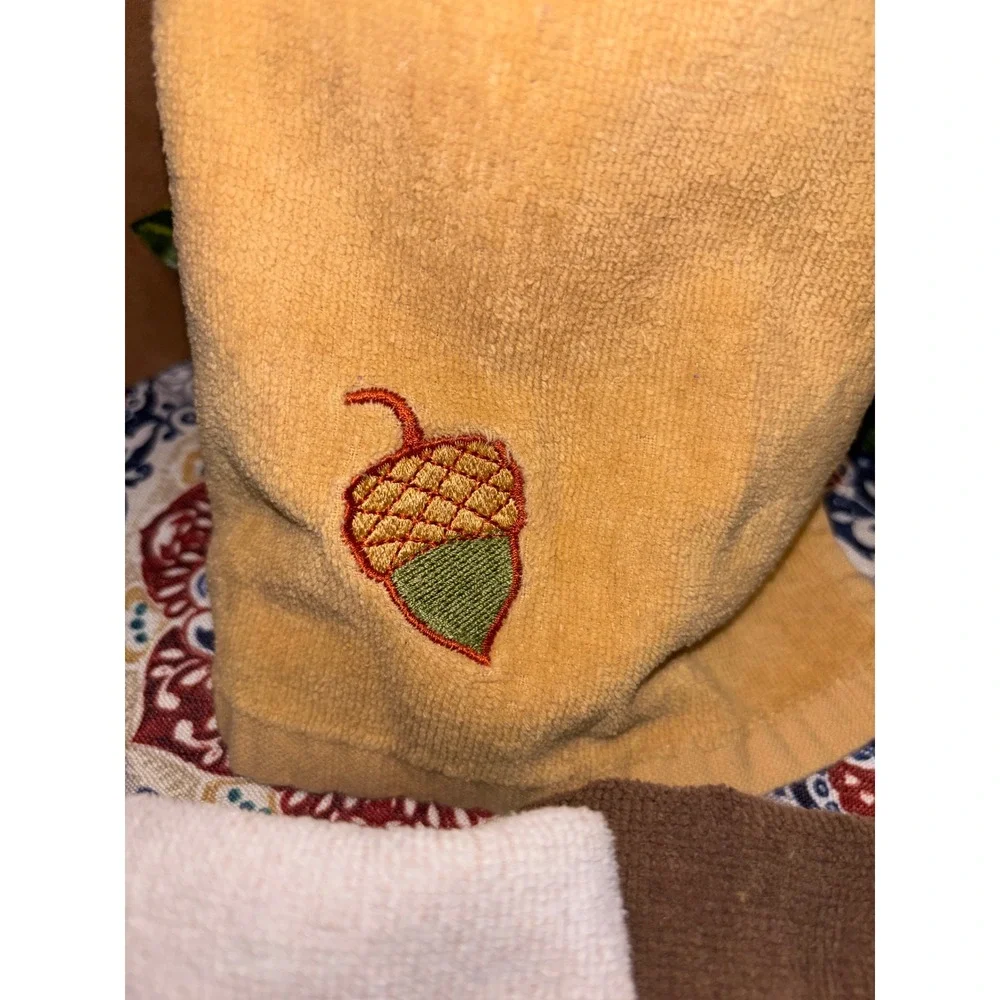 Set of 3 Vintage Autumn Fall Hand Towels Embroidered an washcloth